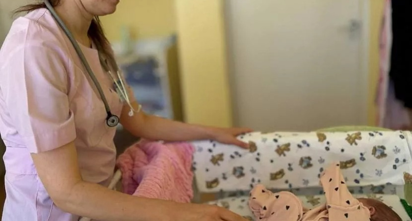 Новорожденную малышку весом в 630 г выходили медики в Ижевске