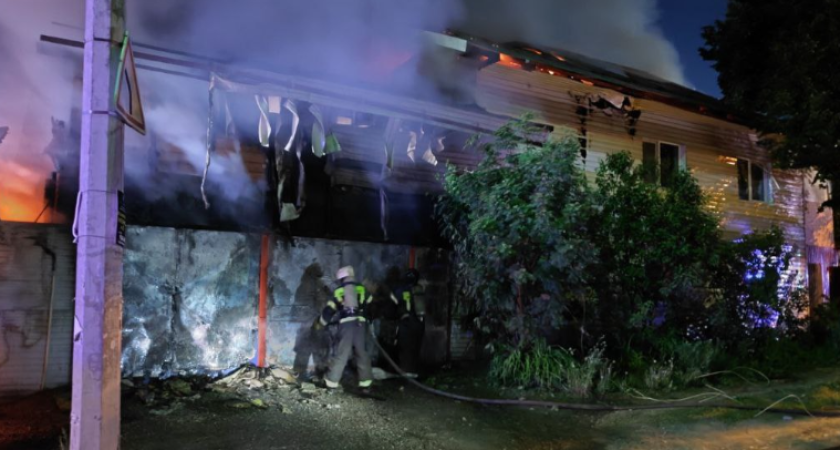 Автомобили «Пежо» и «Хендай» сгорели в Ижевске