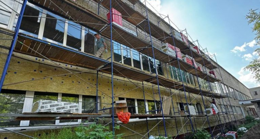 Процесс капитального ремонта в больнице "семиэтажке" Глазова продолжается полным ходом