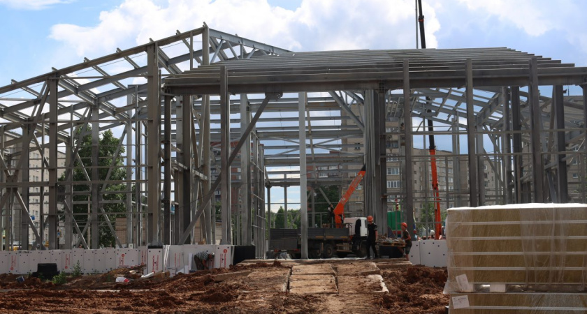 Работы по благоустройству территории на перекрестке улиц Толстого и Карла Маркса стартовали в Глазове