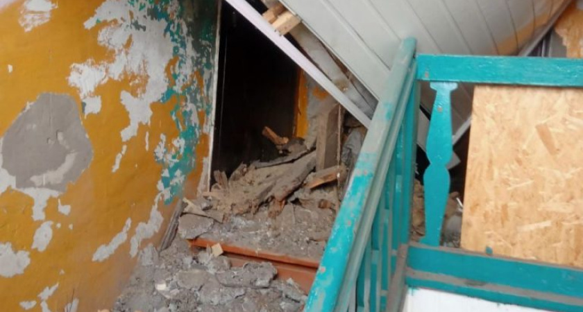 Перекрытие на чердаке рухнуло в многоквартирном доме в Удмуртии