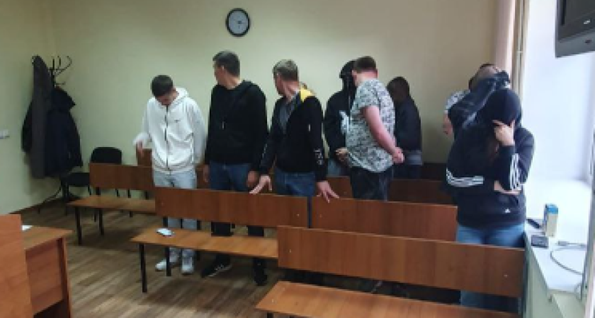 Группа мошенников в Удмуртии продавала пенсионерам дорогостоящие очки и даже проверяла их зрение