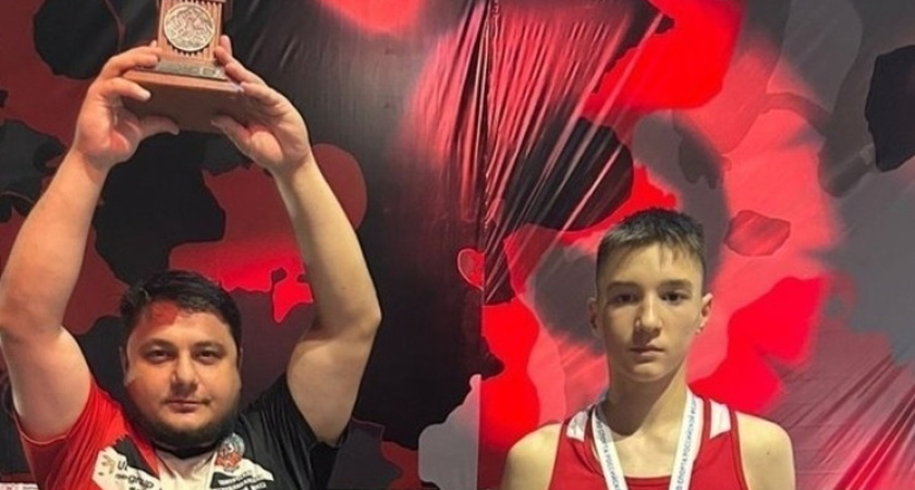 Боксер из Удмуртии Максим Соболев вышел в полуфинал первенства Европы