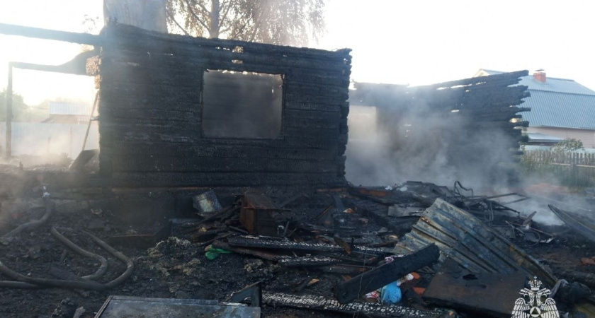 Два человека погибли на пожаре в СНТ Удмуртии