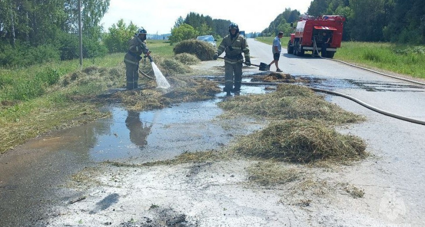 В Удмуртии загорелся прицеп с сеном