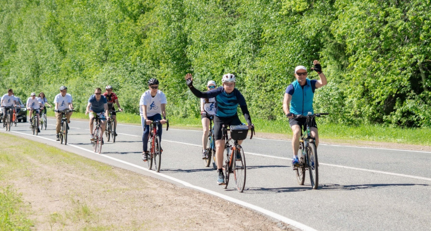 Работники ЧМЗ пересели сегодня на велосипеды