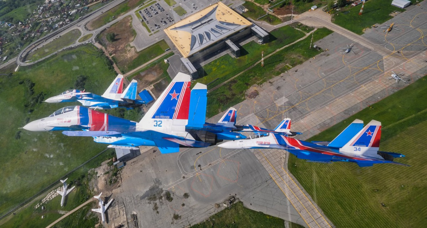 Жители Можгинского района были напуганы самолетами в небе