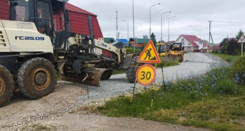 Начался ремонт дороги на улице Российская села Якшур-Бодья