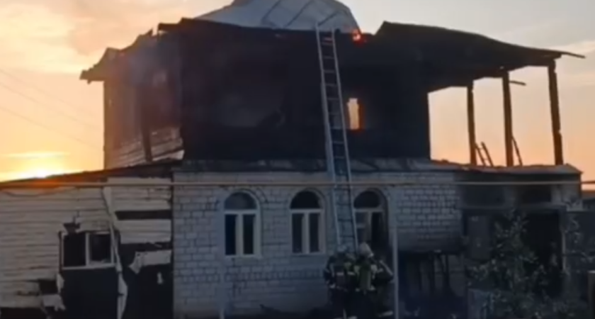 Дом сгорел в Сарапульском районе Удмуртии из-за удлинителя