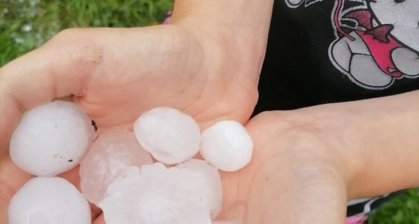 На выходных в Кизнере прошел огромный град