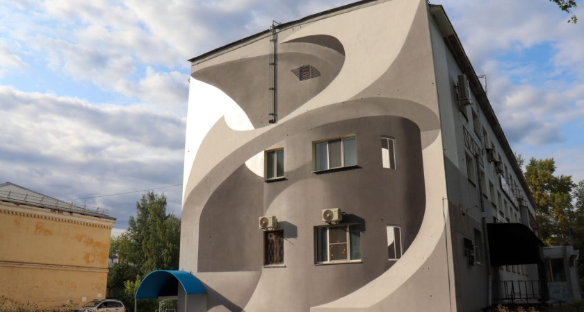 На улице Парковой в Глазове готов третий мурал