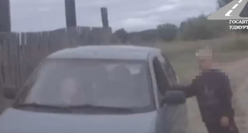 В Удмуртии автоинспекторы остановили автомобиль ВАЗ под управлением 10-летнего мальчика