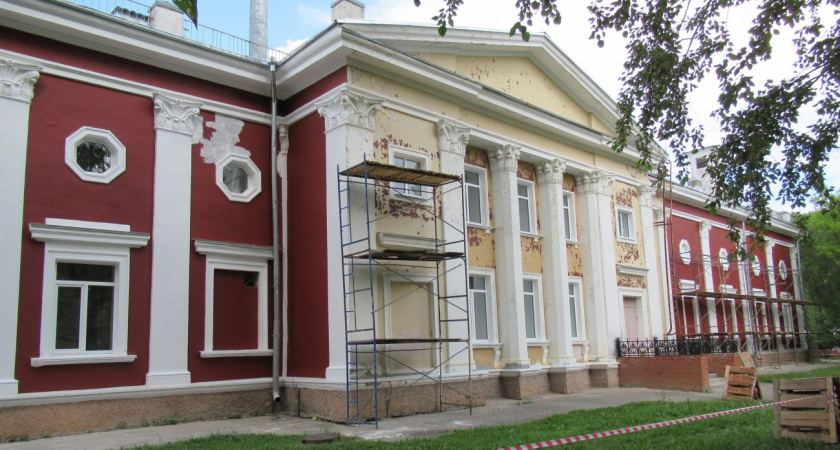 Здание бывшего кинотеатра «Родина» меняет облик