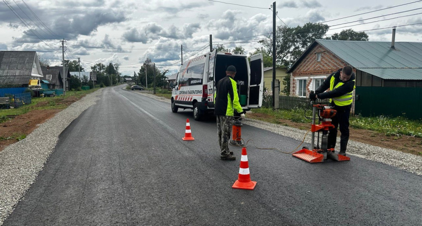 В Глазовском районе продолжают ремонтировать дороги