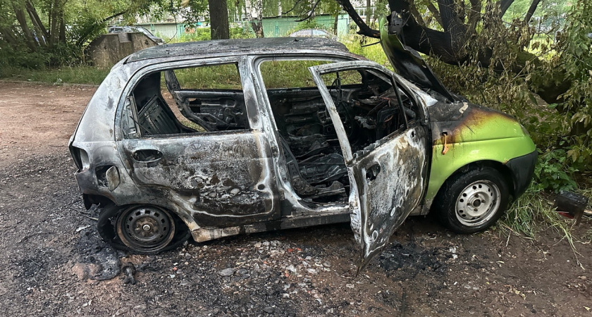 В Ижевске два школьника подожгли автомобиль Матиз