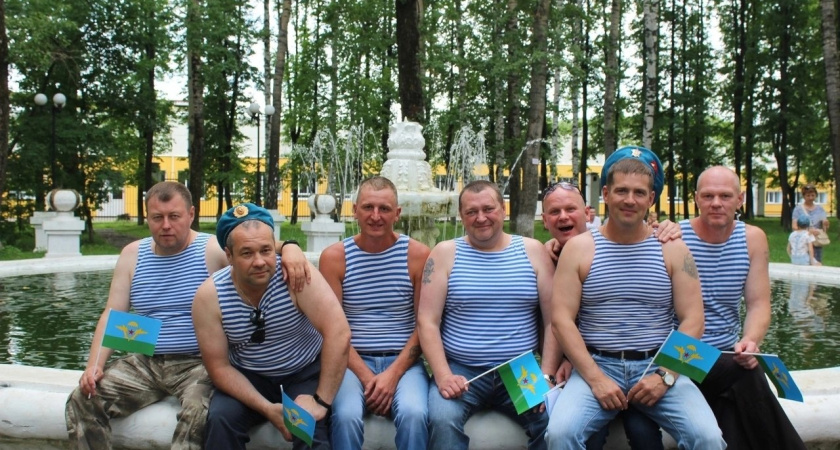 Сегодня гуляют десантники