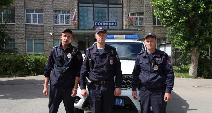 В Удмуртии инспекторы ППС потушили возгорание