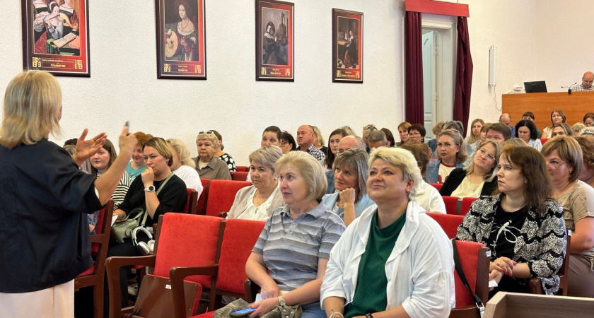 Жителей Глазова учат быть инициативными