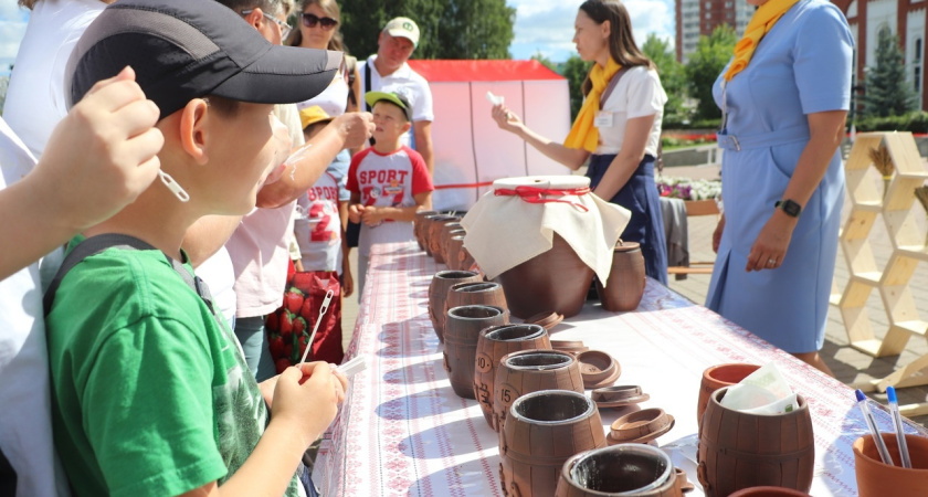 Завтра глазовчан ждут медовые гулянья