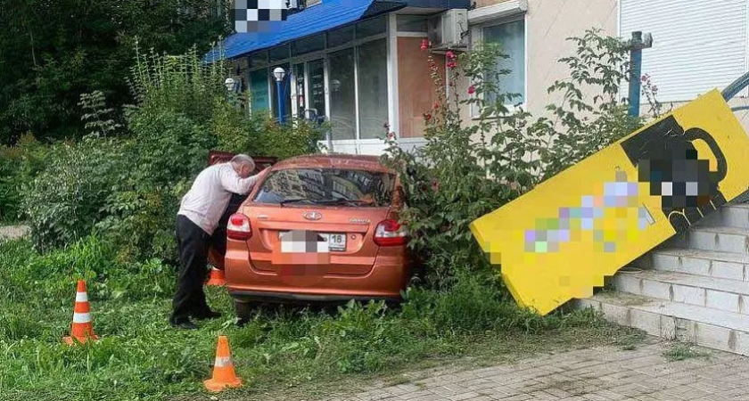 88-летний водитель врезался в жилой дом в Ижевске