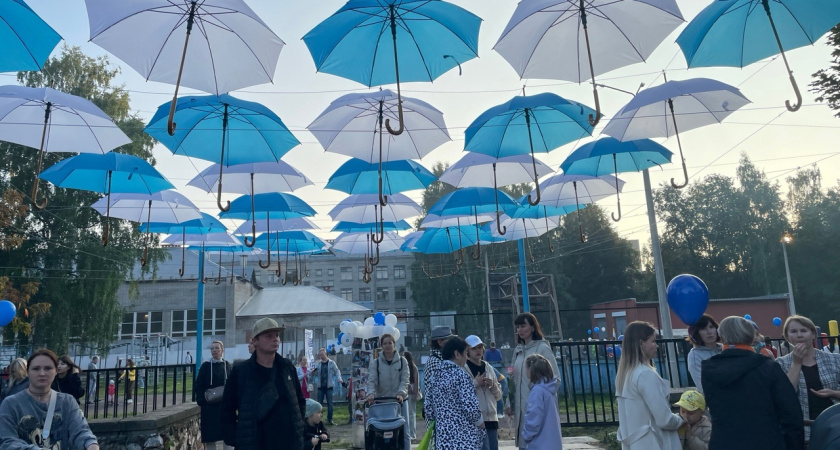 В Глазове появилась аллея парящих зонтиков