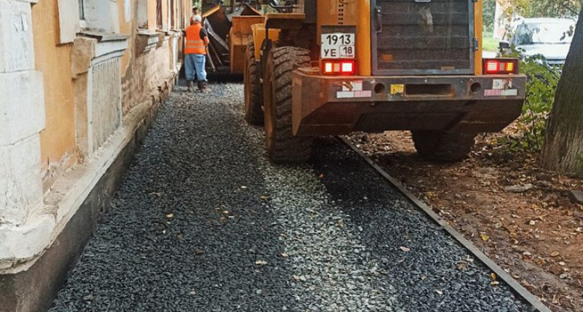 В Глазове продолжается ремонт тротуаров