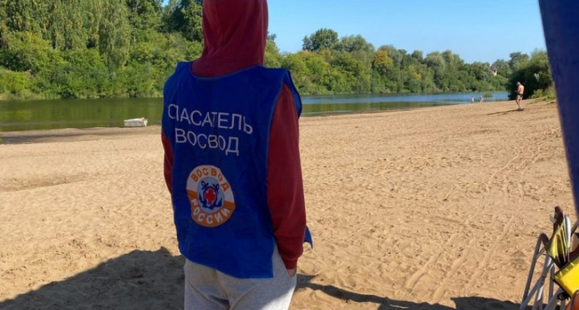 Спасатели закончили дежурства на пляже в Глазове