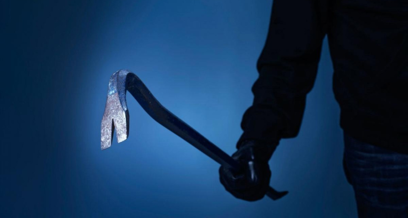 Глазовчанин избил девушку гвоздодером