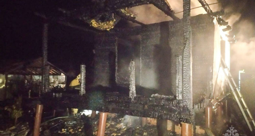 В Глазовском районе сгорел садовый дом