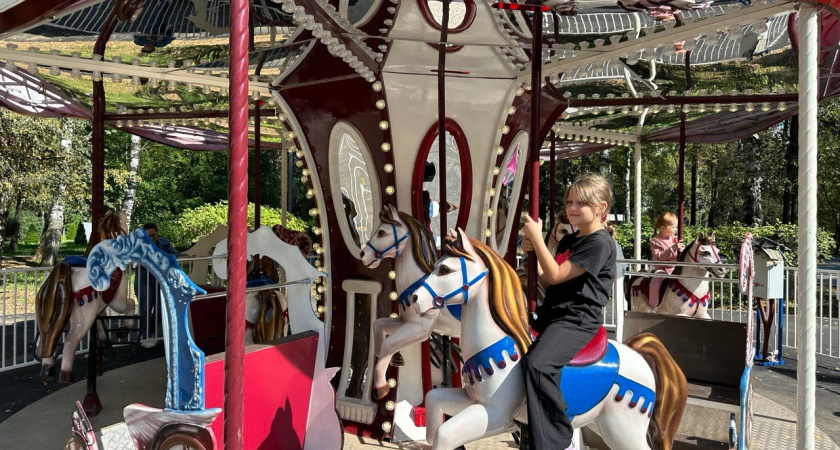 В парке Горького в Глазове открыли зону аттракционов