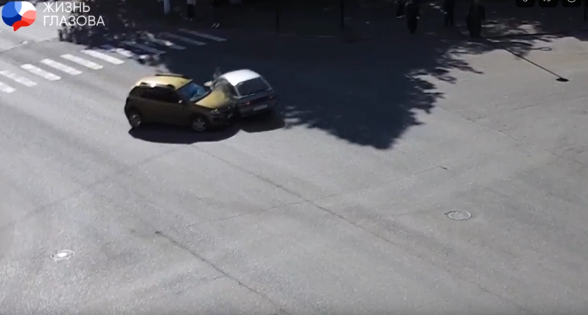 В Глазове водитель оказался в больнице после ДТП