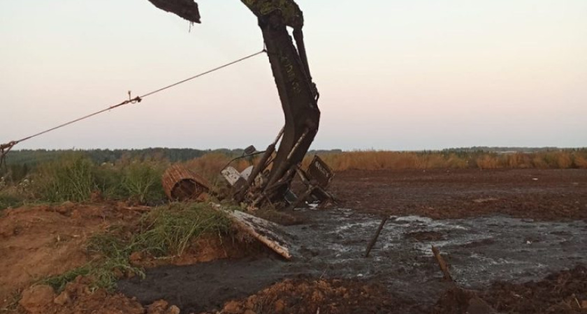 Машинист экскаватора погиб в навозохранилище в селе Юкаменское
