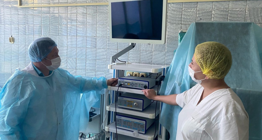 Три новых хирургических стойки получила Глазовская межрайонная больница