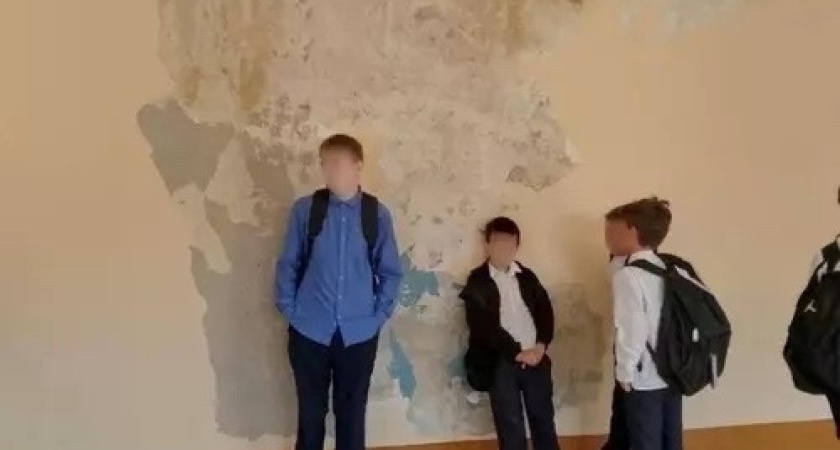 По сети разлетелись страшные фотографии одной из школ Ижевска