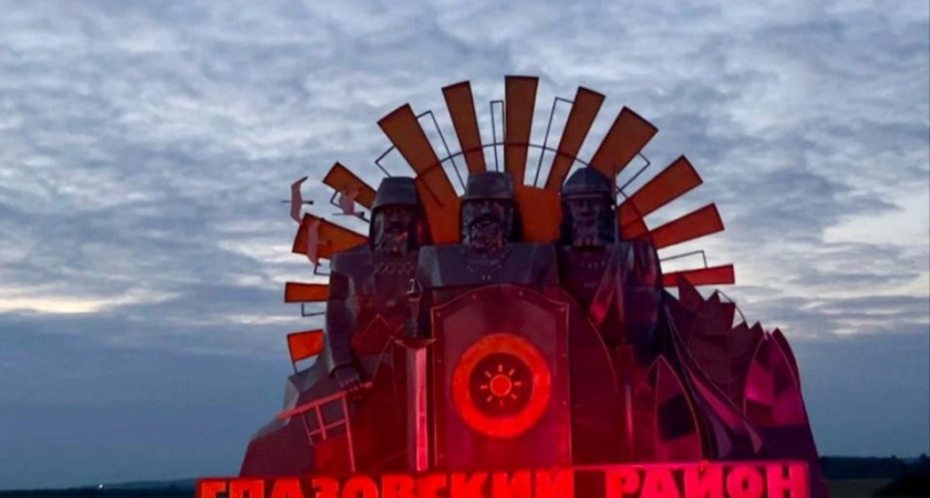 Все 4 стелы с батырами на въезде в Глазовский район привели в порядок