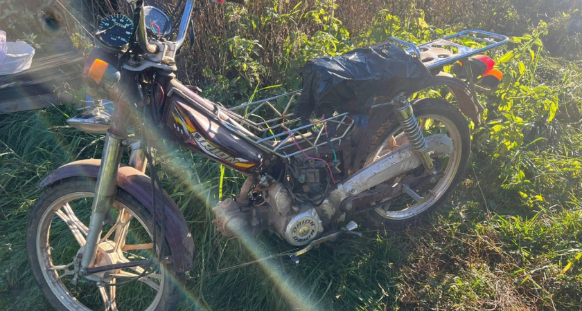 Житель Глазовского района попал в ДТП на мопеде