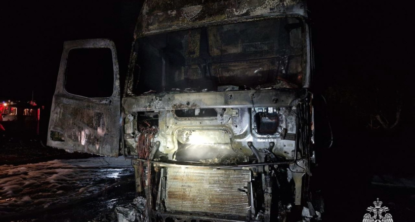 Один комбайн и три грузовых автомобиля сгорели в Удмуртии за сутки
