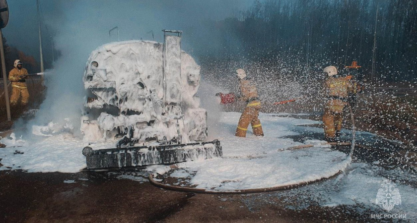 Бензовоз сгорел в Удмуртии
