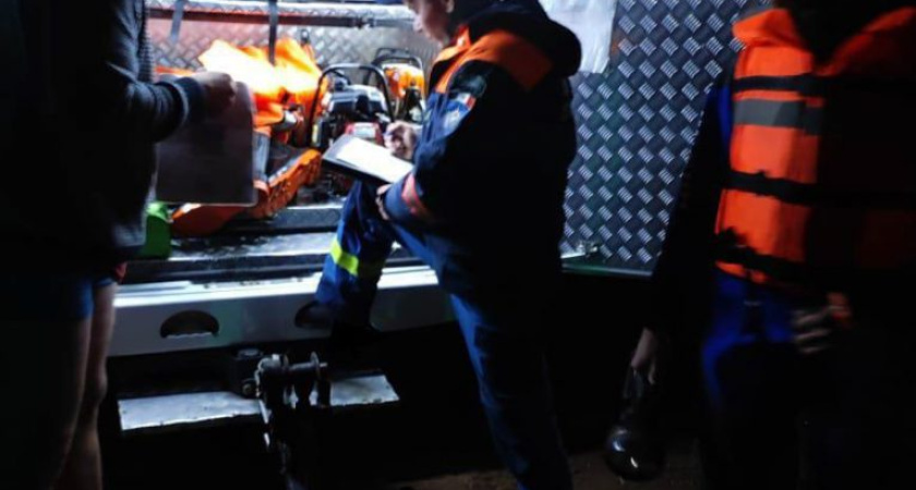 Спасатели Удмуртии спасли от переохлаждения двух мужчин на Каме