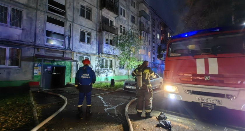 Накануне в Ижевске на пожаре спасли 9 человек