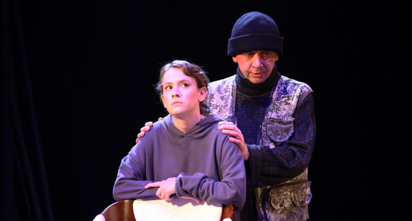 Режиссер театра "Парафраз" Дамир Салимзянов заменил Павла Вершинина в спектакле «Алло, мама!» (16+)