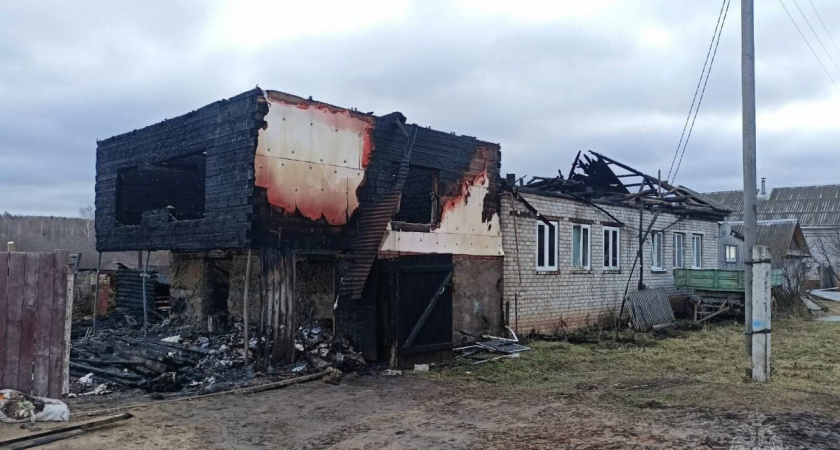 Мать с четырьмя детьми чудом спаслись на пожаре в Удмуртии