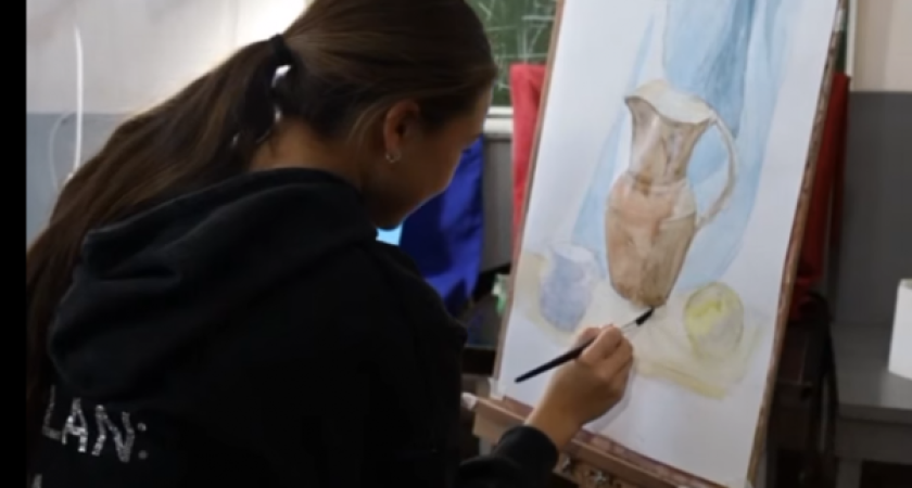 Новые мольберты, софиты, гончарный круг и многое другое появилось в художественной школе Глазова