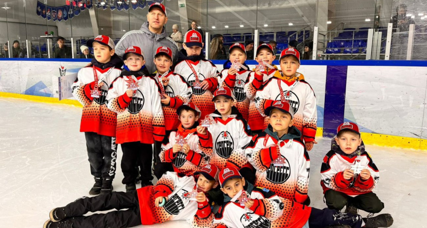 Глазовские хоккеисты принимают участие в турнире на Кубок Калашникова