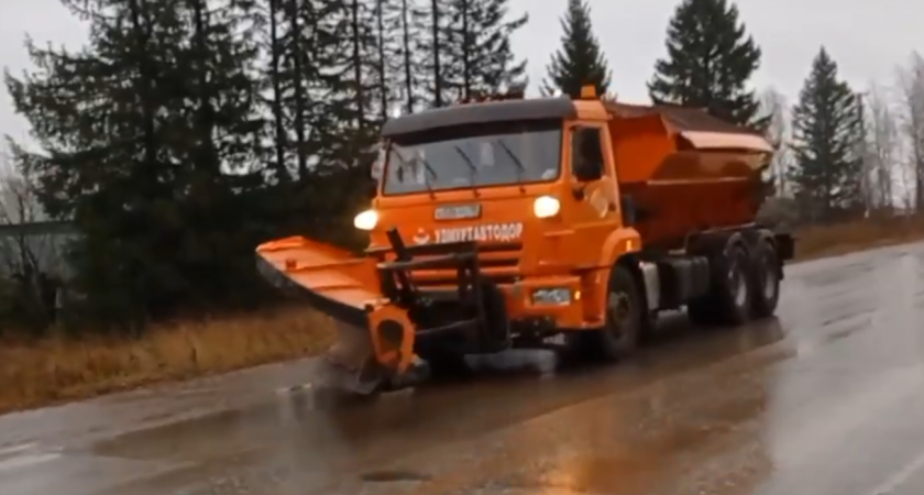 В связи с погодными условиями в Удмуртии усилили работу спецтехники на трассах