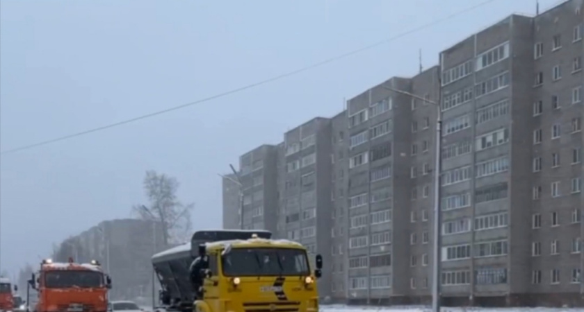 Глазовчане начали борьбу со снегом