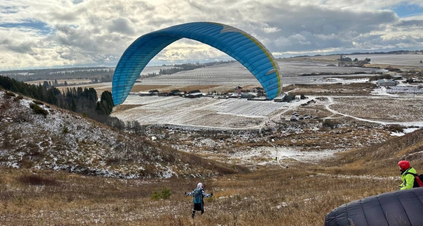 На парапланах соревновались в Удмуртии на дельтадроме Можгинского района