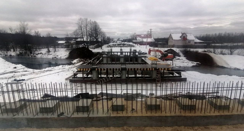 В Игринском районе продолжается ремонт моста через Лозу