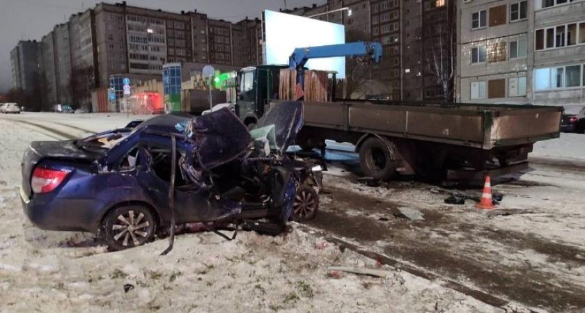 Пьяная ижевчанка на «Гранте» врезалась в грузовик и получила множество травм