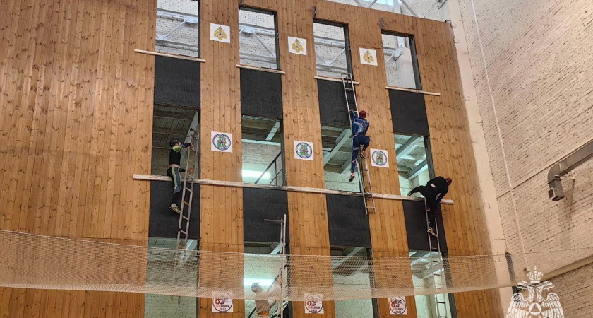 В МЧС Удмуртии прошли соревнования по пожарно-спасательному спорту